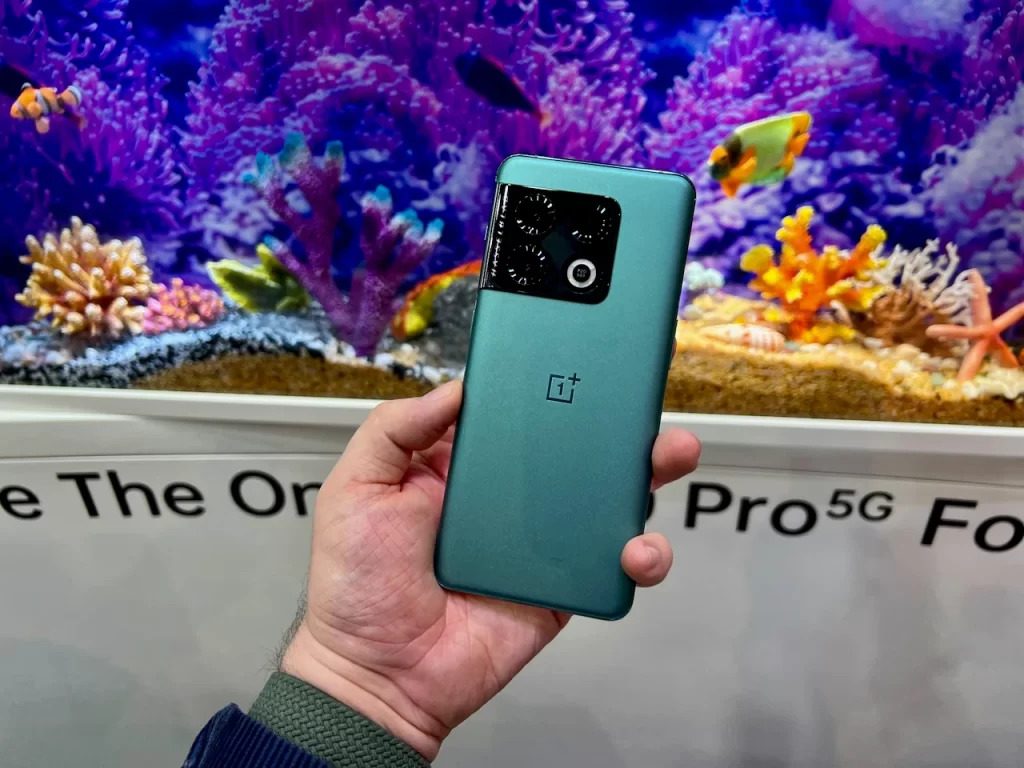 OnePlus 10 Pro 5G in green