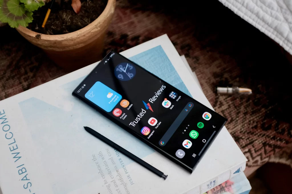 Galaxy S22 Ultra with S Pen out